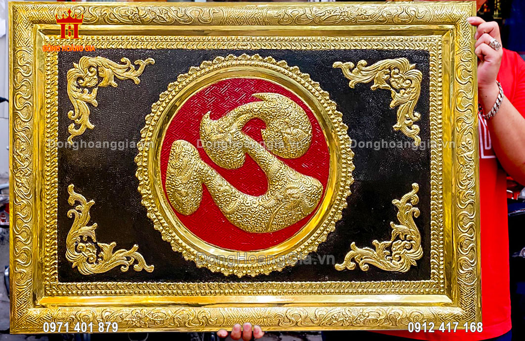 Tranh chữ tâm thư pháp mạ vàng thích hợp treo tại phòng khách sang trọng